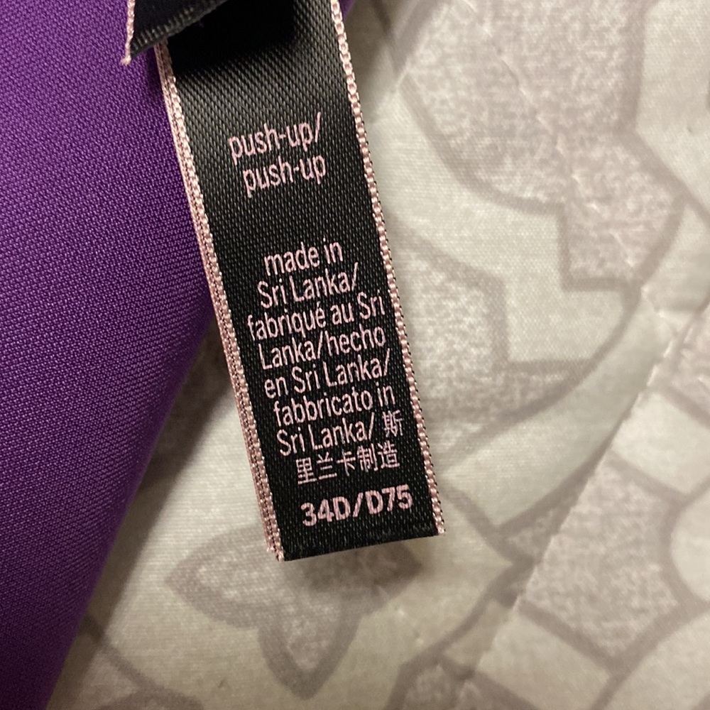 Victoria Secret - Pull Up Bra - Picture 5 of 7